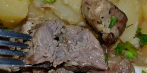 Brambory s masem v troubě: 5 jednoduchých a chutných receptů